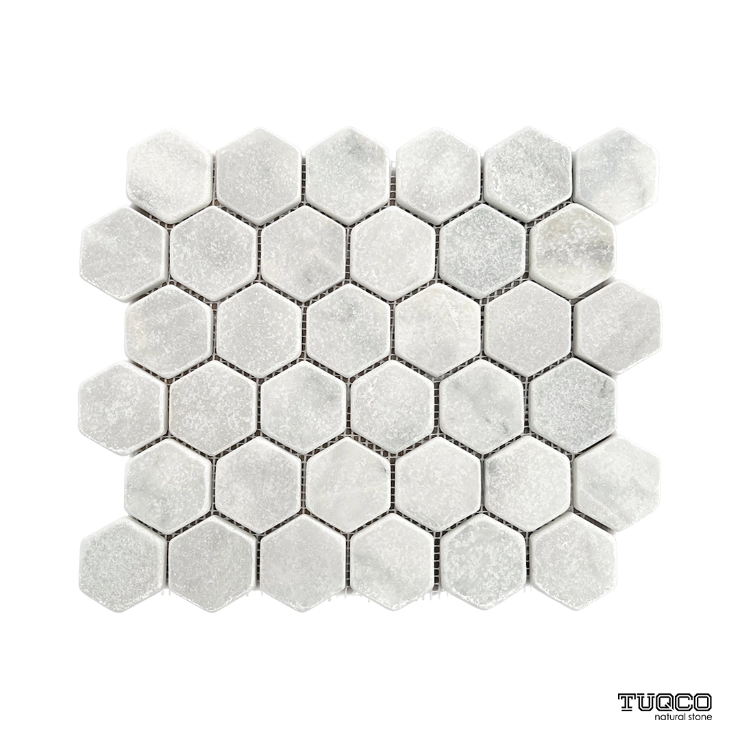 Tuqco Doğal Taş 2 inch Fileli Hexagon Carrara Eskitme Mermer Mozaik Banyo Mutfak Tezgah Arası Duvar Kaplama Döşeme Paneli
